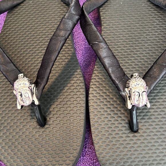 NWOT old navy size 5.5 customized black flip flops black ribbon Buddha charm - Picture 4 of 9